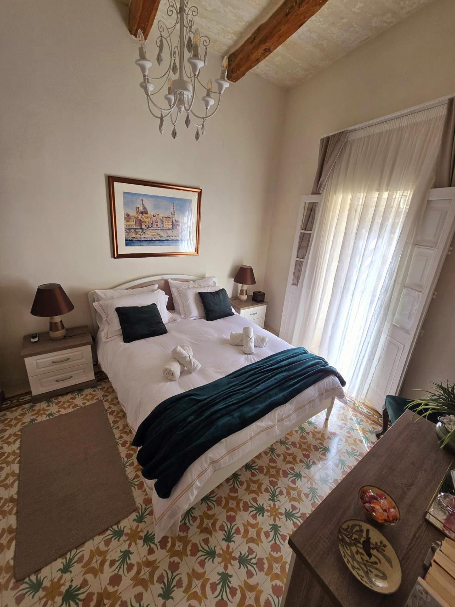 Dom wakacyjny Amelie - Charming Townhouse In The Heart Of *